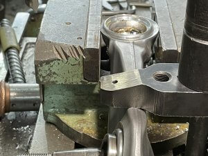 Обрабатываем корпус рычага Мерседес S500