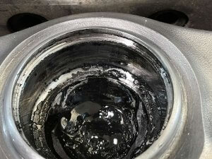 Корпус второй шаровой после извлечения пальца рычага Mercedes-Benz W222 S500