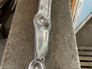 Рычаг Мерседес W222 S500 после извлечения шаровых опор