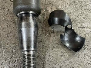 Палец рычага Mercedes-Benz W222 S500 после заливки