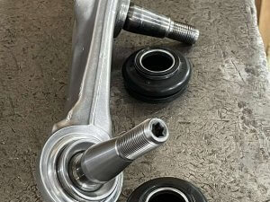 Ремонт рычага Mercedes-Benz W222 почти окончен