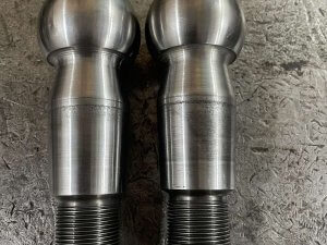 пальцы наконечников Claas Axion 950 после обработки (восстановления)