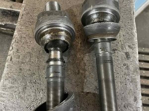 Разбираем рулевые тяги Claas Axion 950