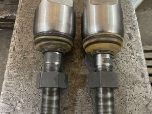 Реставрация рулевой тяги Claas Axion 950 окончена