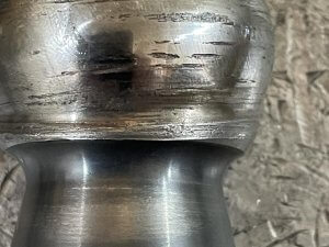 Выработка на пальце наконечников Claas Axion 950 до восстановления