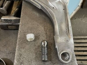 Рычаги Lincoln MKX разобраны