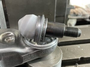 Рычаг Maserati Levante разобран