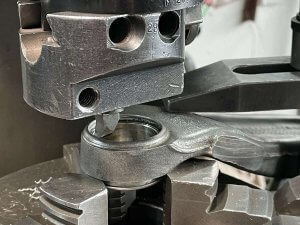 Обрабатываем корпус рычага Lincoln MKX