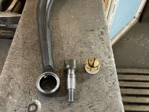 Заливаем шаровую основу пальца в корпусе рычага Бид Леопард 3