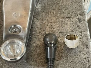 Рычаг Maserati Levante готов к сборке