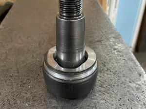 Палец наконечника тягача Oshkosh после заливки