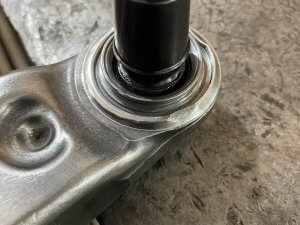 Собираем рычаг Maserati Levante