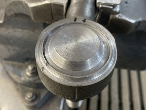 Закрываем шаровые основы в наконечниках рулевых тяг Oshkosh специально изготовленными крышками