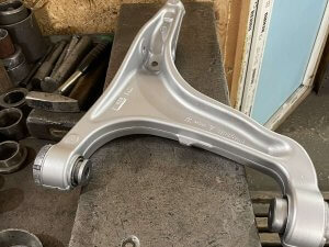 Окрашиваем рычаг Maserati Levante