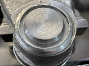 Закрываем шаровые основы в рычагах Lincoln MKX специально изготовленными крышками