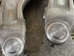 Закрываем шаровые основы в рычагах Lincoln MKX специально изготовленными крышками