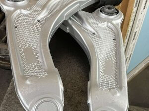 Окрашиваем рычаги Lincoln MKX