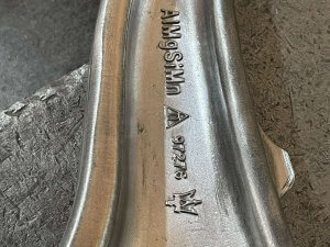 Очищаем рычаг Maserati Levante