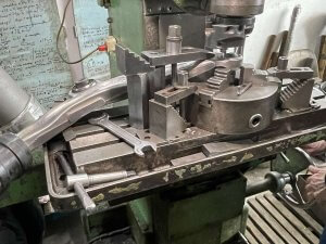 Приступаем к ремонту рычагов Lincoln MKX. Раскрываем шаровые опоры